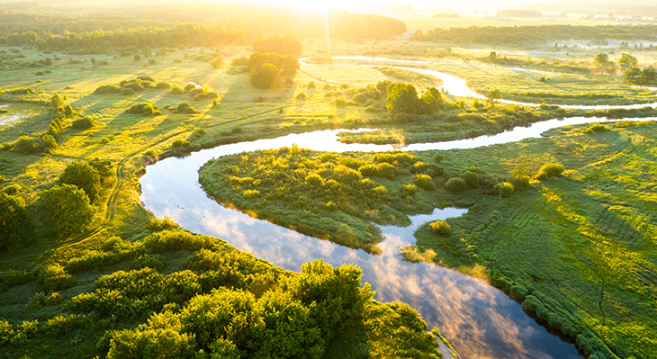 Landschaftsbild mit Fluss