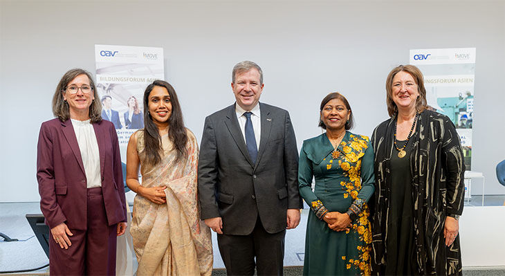 Teilnehmende vom Bildungsforum