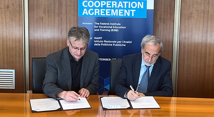 Prof. Ertl und Prof. Fadda unterschreiben Kooperationsvereinbarung