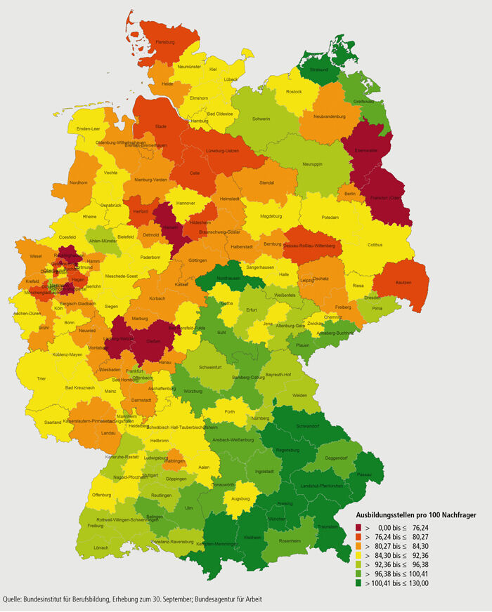 Schaubild A1.4-1: Betriebliche Ausbildungsstellenangebote je 100 Nachfragende nach erweiterter Definition in den Arbeitsagenturbezirken im Jahr 2013