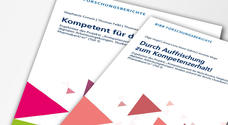 Die Cover zweier BIBB Forschungsberichte vor grauem Hintergrund